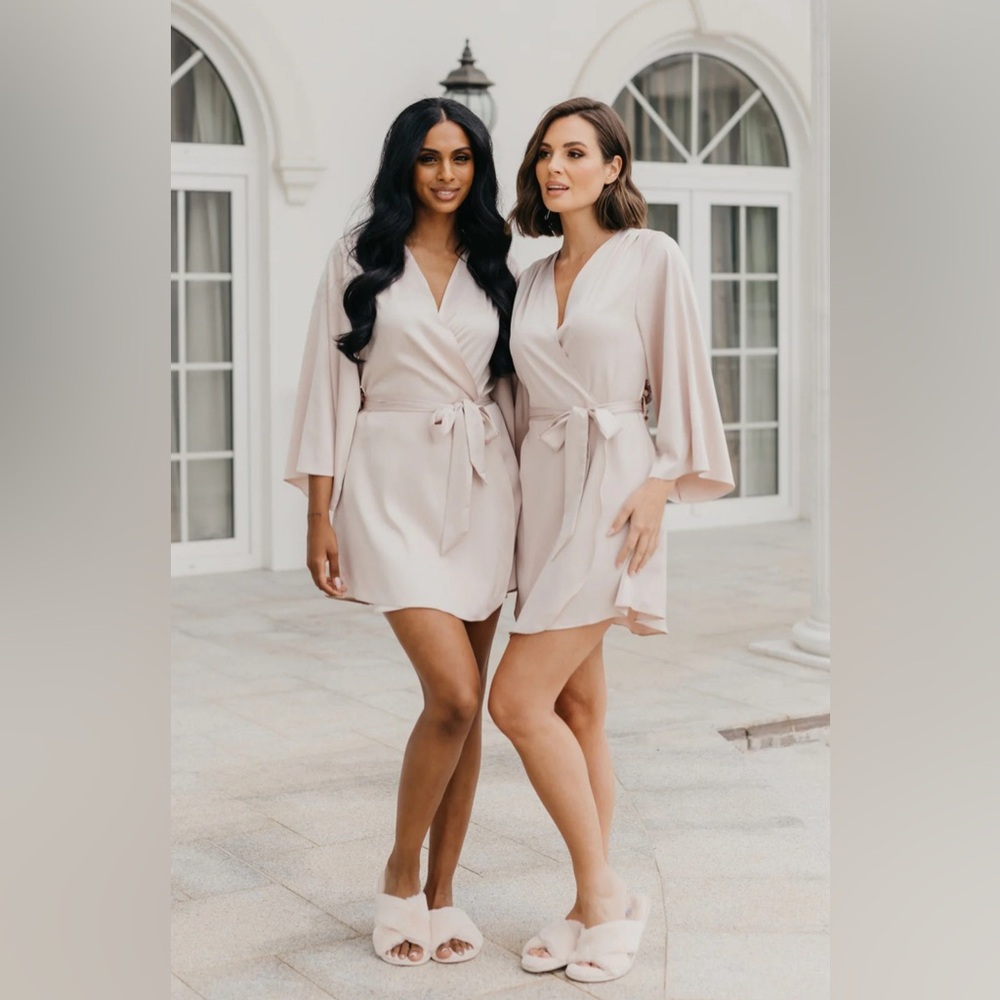 NWT LeRose Willow Petal Hem Satin Trim Robe in Champagne